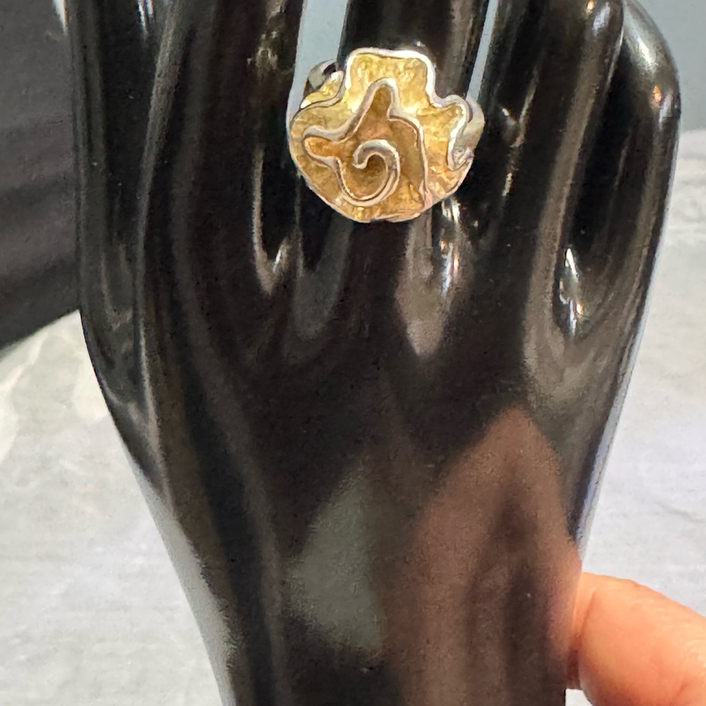 925 Elegant Gold and Silver Swirl Ring